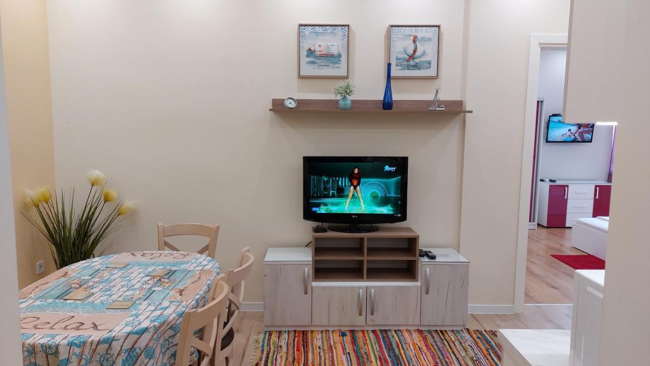 Апартамент Pink & Blue - 2Bdr With Balcony - Wi-Fi Varna Luaran gambar
