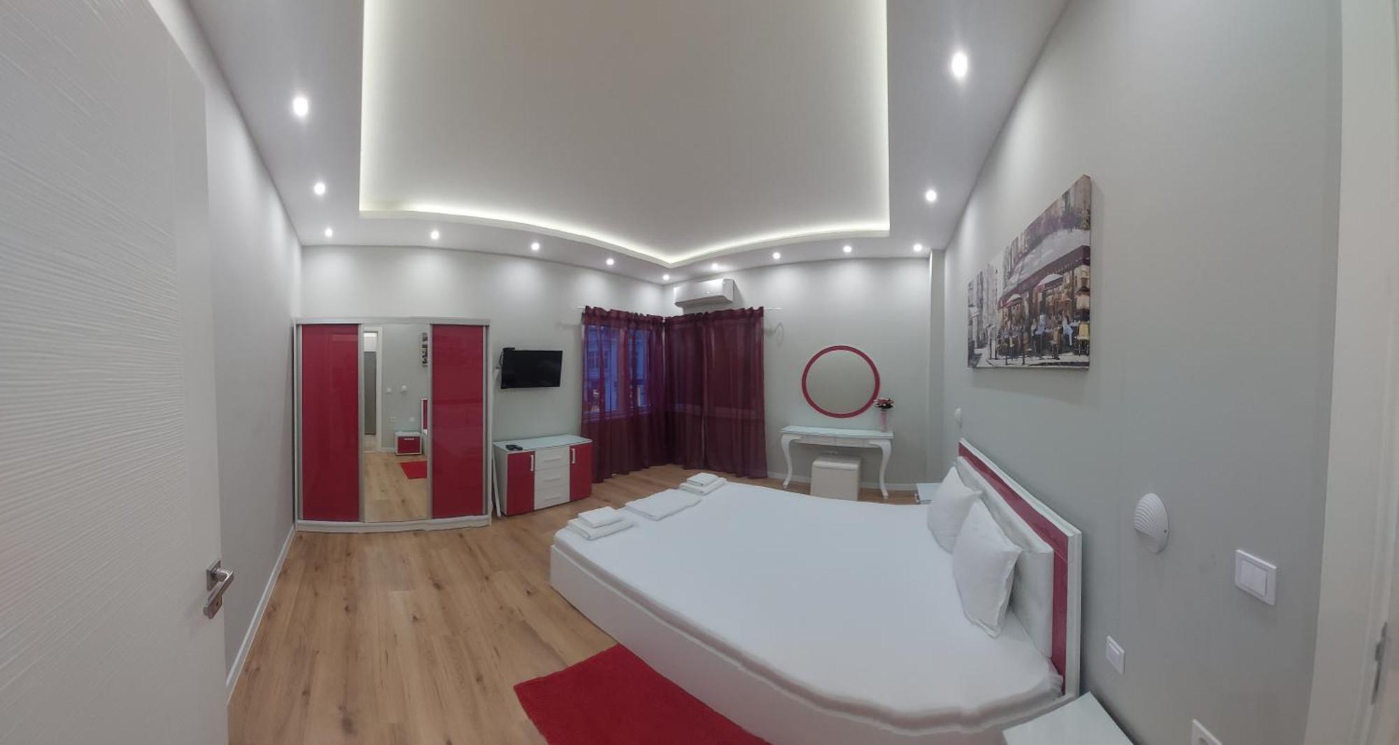 Апартамент Pink & Blue - 2Bdr With Balcony - Wi-Fi Varna Luaran gambar