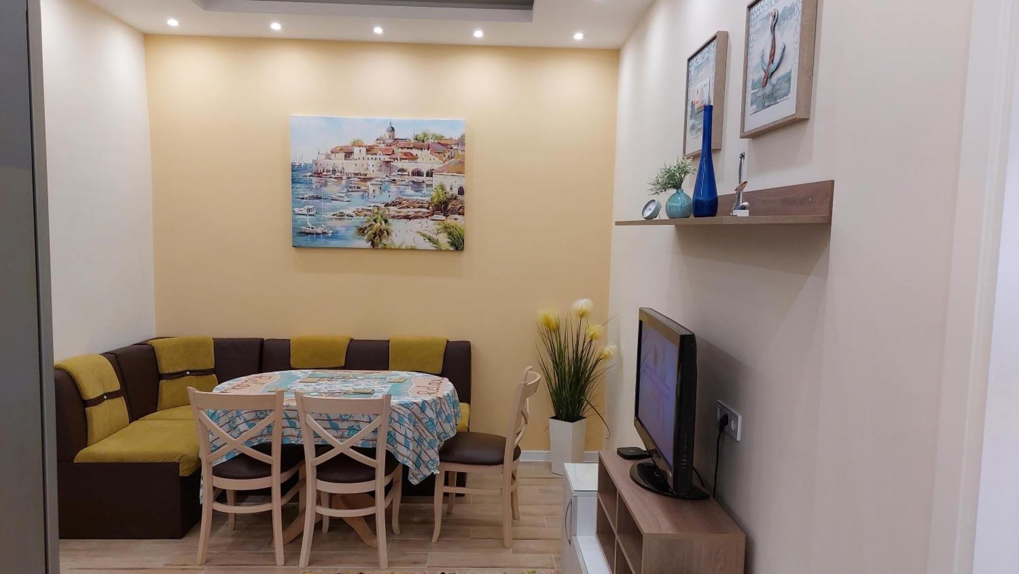 Апартамент Pink & Blue - 2Bdr With Balcony - Wi-Fi Varna Luaran gambar